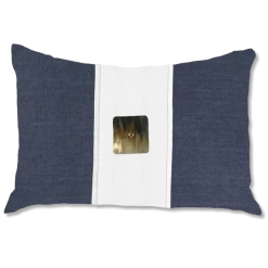 Horn Button Lumber Cushion White & Navy